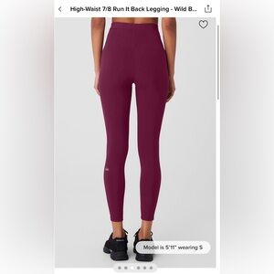 ALO Yoga Run it back Wild Berry 7/8